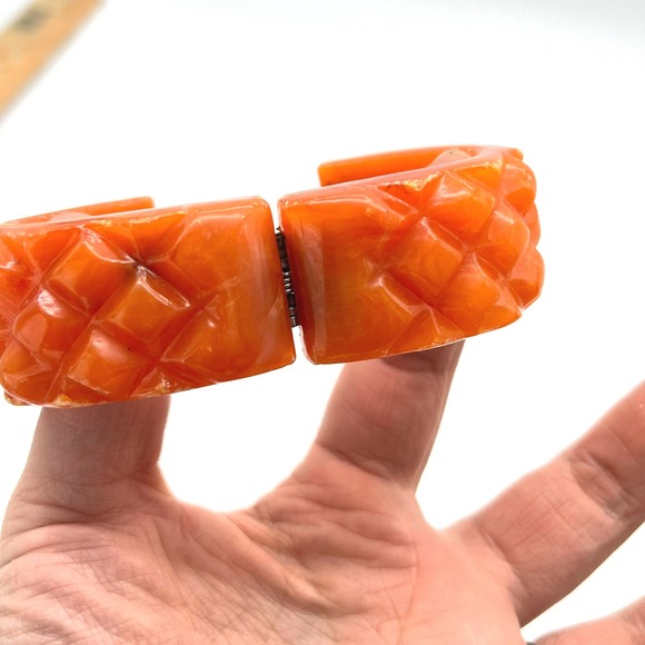 Vintage Orange Quilted Celluloid Bangle Bracelet Carved Diamond‎ Design - Picture 11 of 16